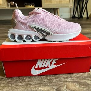 Nike Women's Light Pink Athletic Sneakers